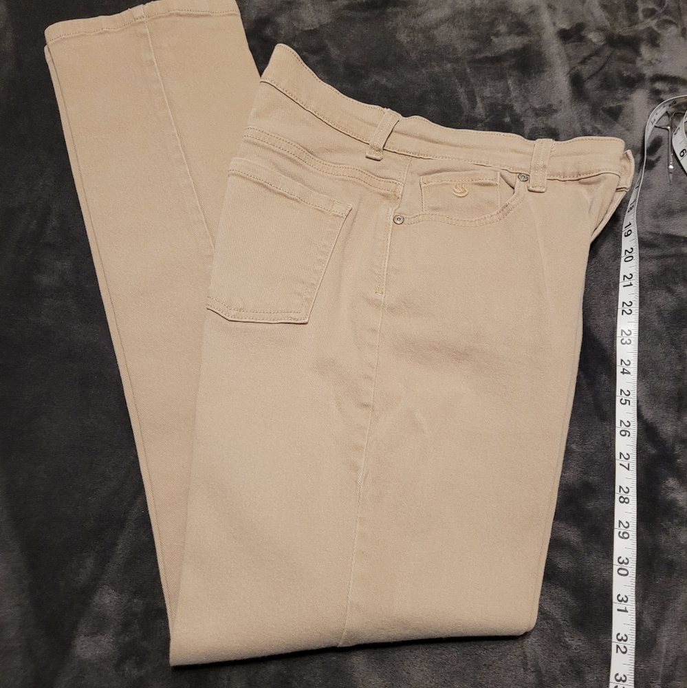 EUC Gloria Vanderbilt Amanda fit tan jeans size 6